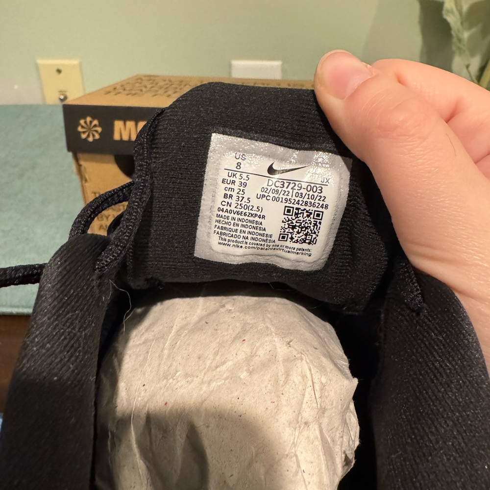 NWT Nike Black Sneakers never worn - Picture 4 of 5